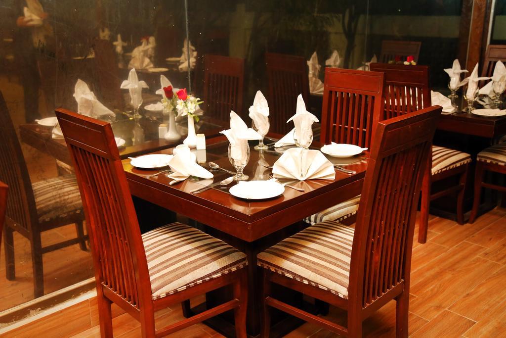 Royal Elegance Hotel Lahor Dış mekan fotoğraf